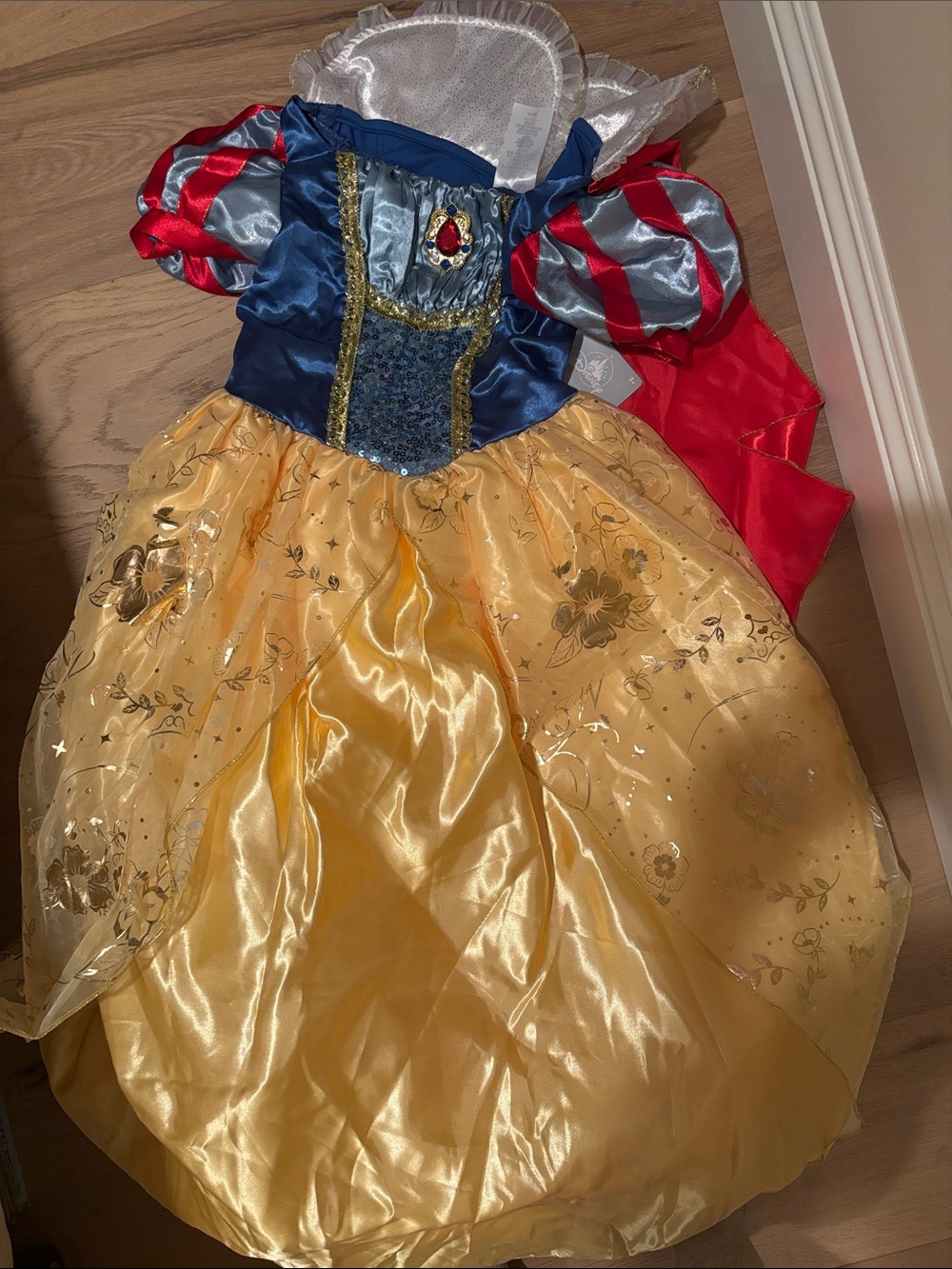 Snow White Costume - Girls size 9/10